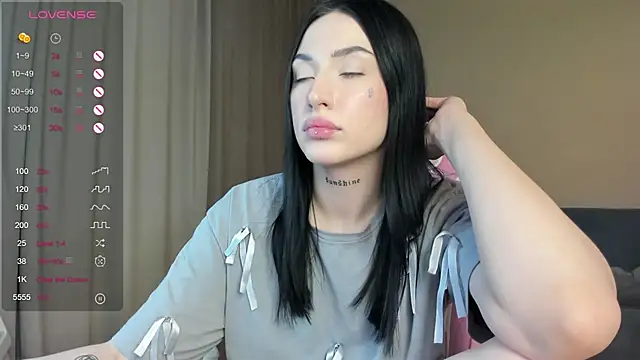 Snapshot of JenniferQueen11 chatting on January 14, 2025, 10:59 am JenniferQueen11 online show from January 14, 2025, 10:59 am