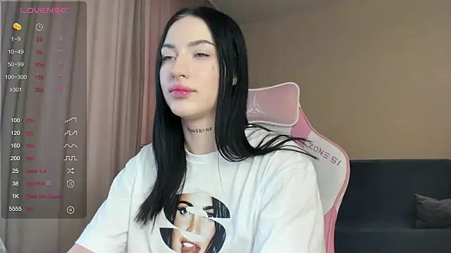 Snapshot of JenniferQueen11 chatting on January 19, 2025, 6:20 am JenniferQueen11 online show from January 19, 2025, 6:20 am