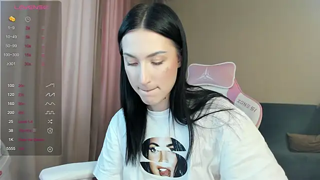 Snapshot of JenniferQueen11 chatting on February 4, 2025, 6:14 am JenniferQueen11 online show from February 4, 2025, 6:14 am