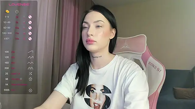 Snapshot of JenniferQueen11 chatting on February 6, 2025, 9:43 am JenniferQueen11 online show from February 6, 2025, 9:43 am