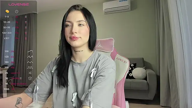 Snapshot of JenniferQueen11 chatting on February 12, 2025, 10:56 am JenniferQueen11 online show from February 12, 2025, 10:56 am