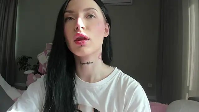 Snapshot of JenniferQueen11 chatting on September 14, 2025, 9:19 am JenniferQueen11 online show from September 14, 2025, 9:19 am