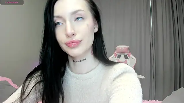 Snapshot of JenniferQueen11 chatting on October 4, 2025, 8:01 am JenniferQueen11 online show from October 4, 2025, 8:01 am