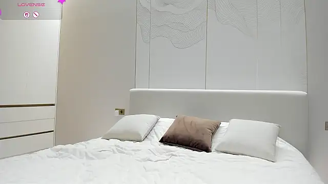 JenniferQueen11 online show from February 13, 2026, 4:14 pm