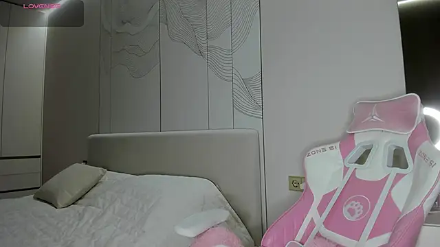 JenniferQueen11 online show from April 26, 2026, 9:18 am