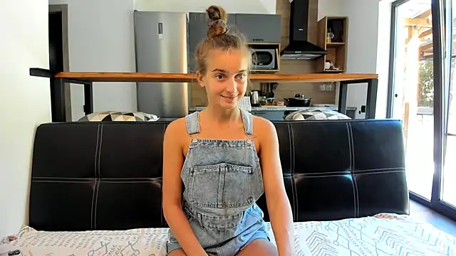 Snapshot of ElizSweet chatting on October 1, 2025, 9:59 am ElizSweet online show from October 1, 2025, 9:59 am