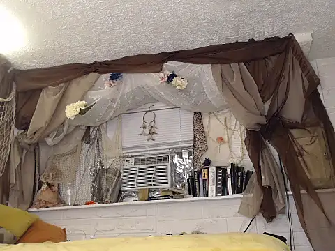 MaxiMillz online show from October 20, 2025, 4:35 am