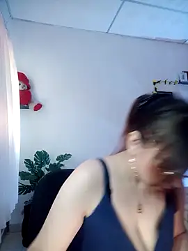 lorenitabella online show from March 3, 2026, 8:04 pm