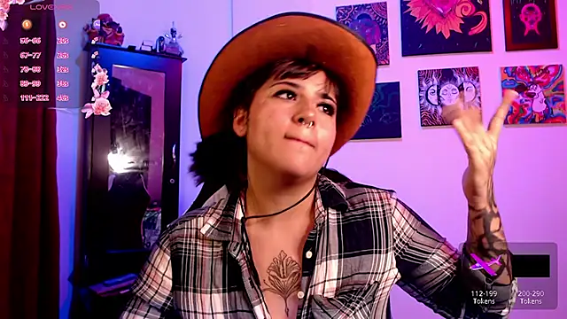 Snapshot of raven-gotic chatting on February 5, 2025, 1:04 am raven-gotic online show from February 5, 2025, 1:04 am