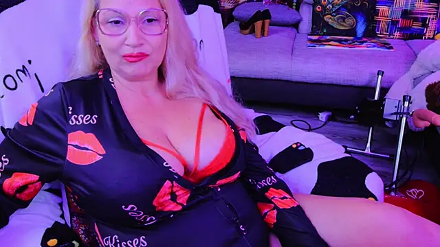 mature lisa naughty online show from September 14, 2025, 9:14 pm