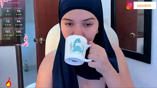 Snapshot of MatchedEyebrow chatting on September 29, 2025, 8:57 pm MatchedEyebrow online show from September 29, 2025, 8:57 pm