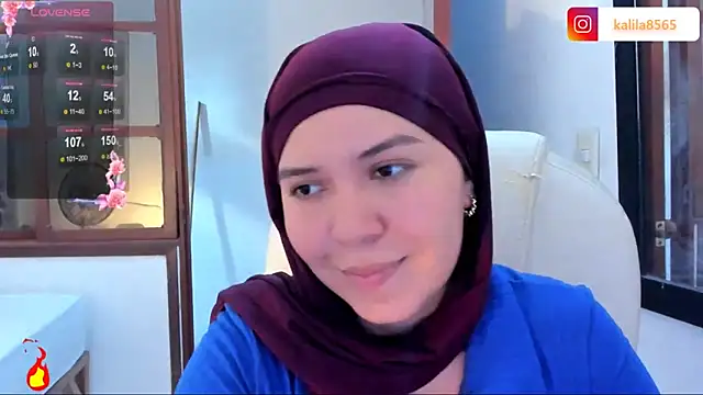 Snapshot of MatchedEyebrow chatting on October 6, 2025, 8:50 pm MatchedEyebrow online show from October 6, 2025, 8:50 pm