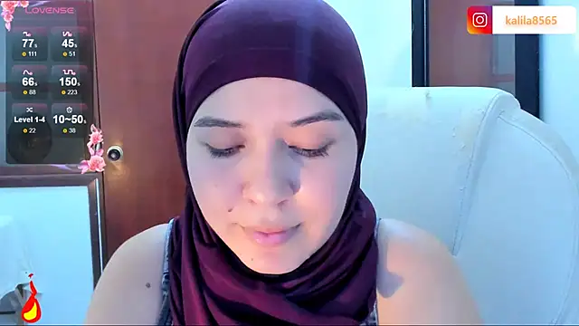 Snapshot of MatchedEyebrow chatting on October 9, 2025, 9:02 pm MatchedEyebrow online show from October 9, 2025, 9:02 pm