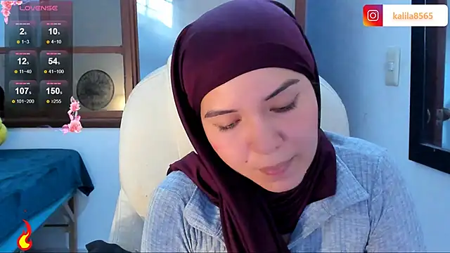 Snapshot of MatchedEyebrow chatting on October 22, 2025, 9:03 pm MatchedEyebrow online show from October 22, 2025, 9:03 pm