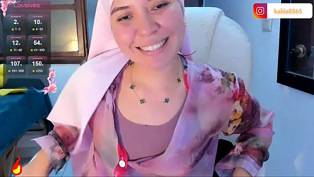 Snapshot of MatchedEyebrow chatting on October 23, 2025, 9:24 pm MatchedEyebrow online show from October 23, 2025, 9:24 pm