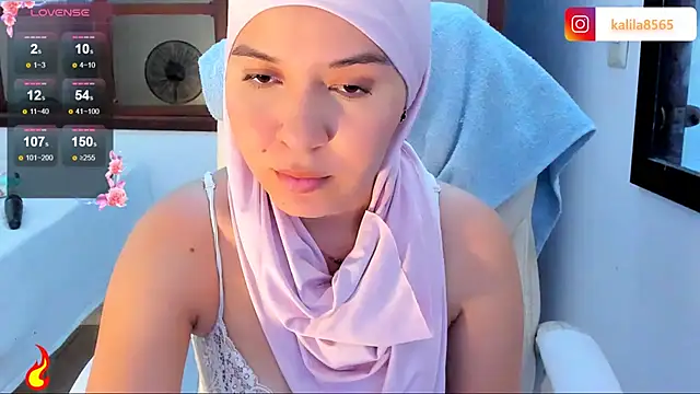 Snapshot of MatchedEyebrow chatting on November 10, 2025, 9:03 pm MatchedEyebrow online show from November 10, 2025, 9:03 pm