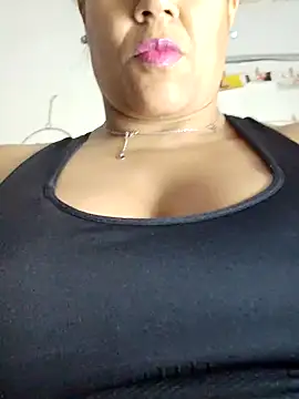 Snapshot of Molly_newman6 chatting on February 3, 2025, 7:18 am Molly newman6 online show from February 3, 2025, 7:18 am