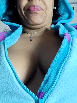 Snapshot of Molly_newman6 chatting on February 6, 2025, 6:24 pm Molly newman6 online show from February 6, 2025, 6:24 pm