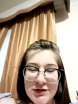 Snapshot of HunnyyLove chatting on December 17, 2024, 10:43 pm HunnyyLove online show from December 17, 2024, 10:43 pm