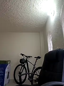 Snapshot of HunnyyLove chatting on December 18, 2024, 8:57 pm HunnyyLove online show from December 18, 2024, 8:57 pm