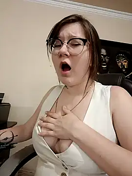 Snapshot of HunnyyLove chatting on January 2, 2025, 9:50 pm HunnyyLove online show from January 2, 2025, 9:50 pm