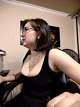 Snapshot of HunnyyLove chatting on March 14, 2025, 9:54 pm HunnyyLove online show from March 14, 2025, 9:54 pm