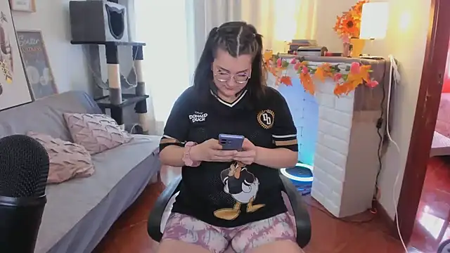 Snapshot of HunnyyLove chatting on September 8, 2025, 4:39 pm HunnyyLove online show from September 8, 2025, 4:39 pm