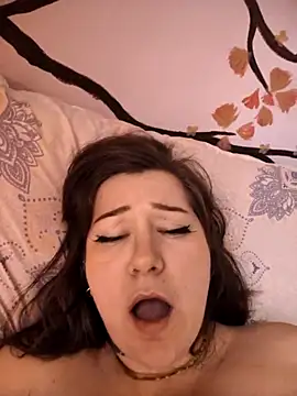 Snapshot of HunnyyLove chatting on September 16, 2025, 6:09 pm HunnyyLove online show from September 16, 2025, 6:09 pm