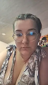 Snapshot of HunnyyLove chatting on February 5, 2026, 2:43 pm HunnyyLove online show from February 5, 2026, 2:43 pm