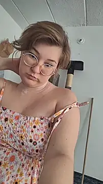 Snapshot of HunnyyLove chatting on February 7, 2026, 2:21 pm HunnyyLove online show from February 7, 2026, 2:21 pm