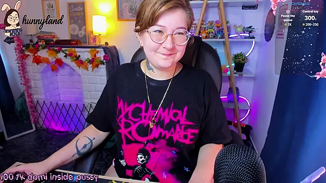 Snapshot of HunnyyLove chatting on February 16, 2026, 3:08 pm HunnyyLove online show from February 16, 2026, 3:08 pm