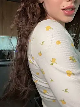 Camilla Railian online show from March 12, 2025, 6:33 pm