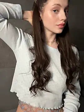 Camilla Railian online show from March 19, 2025, 3:20 am