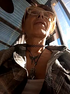 FrozenWaffle online show from April 22, 2026, 2:51 pm
