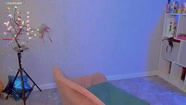 ReinaKousaka online show from January 7, 2025, 8:31 pm