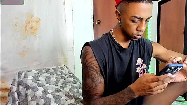 Snapshot of YeremiBrowm chatting on December 3, 2024, 4:17 pm YeremiBrowm online show from December 3, 2024, 4:17 pm