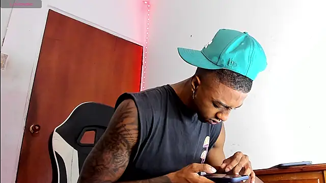 Snapshot of YeremiBrowm chatting on December 4, 2024, 4:16 pm YeremiBrowm online show from December 4, 2024, 4:16 pm