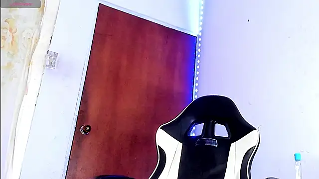 Snapshot of YeremiBrowm chatting on December 23, 2024, 11:49 pm YeremiBrowm online show from December 23, 2024, 11:49 pm