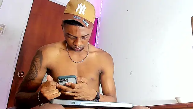 Snapshot of YeremiBrowm chatting on January 23, 2025, 12:04 am YeremiBrowm online show from January 23, 2025, 12:04 am