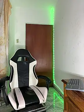 Snapshot of YeremiBrowm chatting on February 6, 2025, 12:00 am YeremiBrowm online show from February 6, 2025, 12:00 am