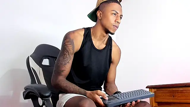 Snapshot of YeremiBrowm chatting on February 26, 2025, 11:26 pm YeremiBrowm online show from February 26, 2025, 11:26 pm