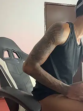 Snapshot of YeremiBrowm chatting on February 28, 2025, 11:12 pm YeremiBrowm online show from February 28, 2025, 11:12 pm