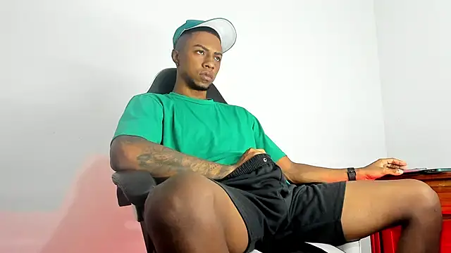 Snapshot of YeremiBrowm chatting on March 4, 2025, 11:32 pm YeremiBrowm online show from March 4, 2025, 11:32 pm