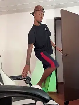 Snapshot of YeremiBrowm chatting on March 21, 2025, 3:57 pm YeremiBrowm online show from March 21, 2025, 3:57 pm