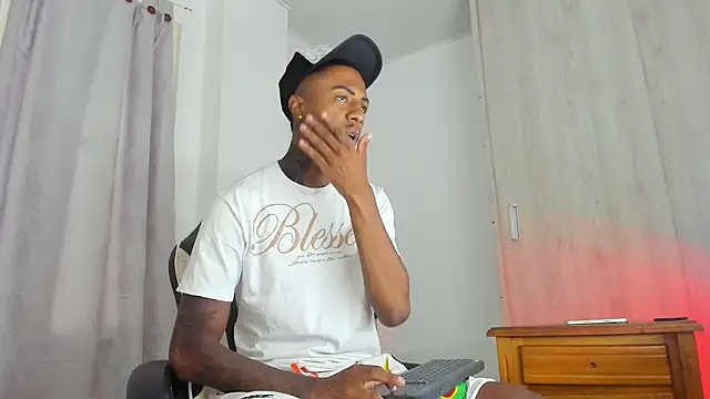 Snapshot of YeremiBrowm chatting on September 9, 2025, 3:44 pm YeremiBrowm online show from September 9, 2025, 3:44 pm