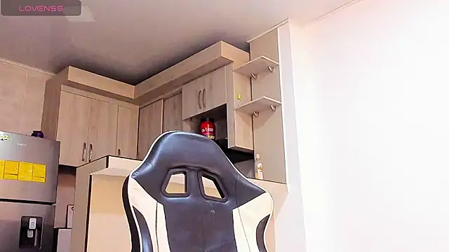 Snapshot of YeremiBrowm chatting on October 23, 2025, 8:07 pm YeremiBrowm online show from October 23, 2025, 8:07 pm