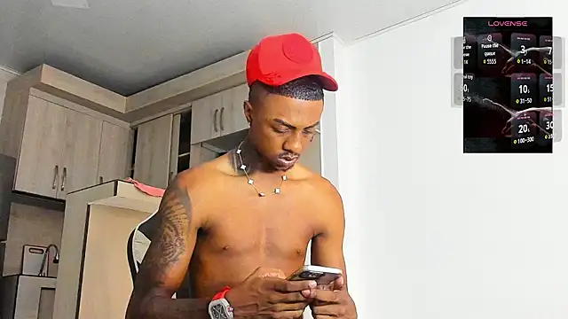 Snapshot of YeremiBrowm chatting on October 30, 2025, 8:42 pm YeremiBrowm online show from October 30, 2025, 8:42 pm