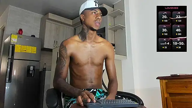 Snapshot of YeremiBrowm chatting on October 31, 2025, 4:41 pm YeremiBrowm online show from October 31, 2025, 4:41 pm