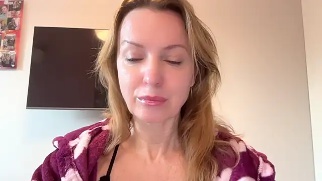 RachellAmazing online show from March 5, 2025, 7:27 am