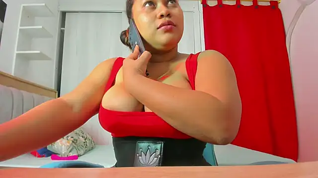 Lunastar02 online show from January 5, 2026, 5:27 pm